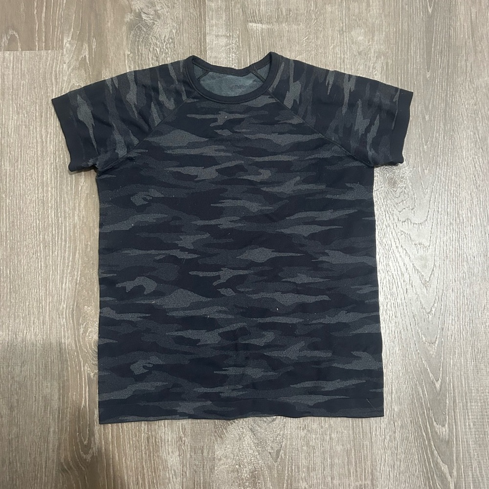 Athleta Kids Black Camo Short Sleeve Tee